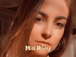 Mia_Riley