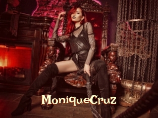 MoniqueCruz