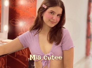 Mia_cutee