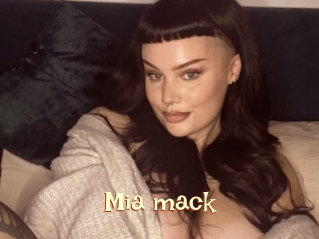 Mia_mack
