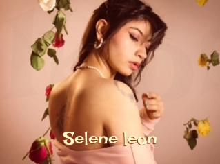 Selene_leon